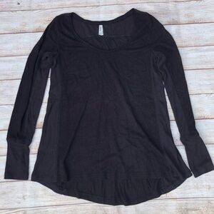 Women's Mudd Scoop Neck Long Sleeve Top XS